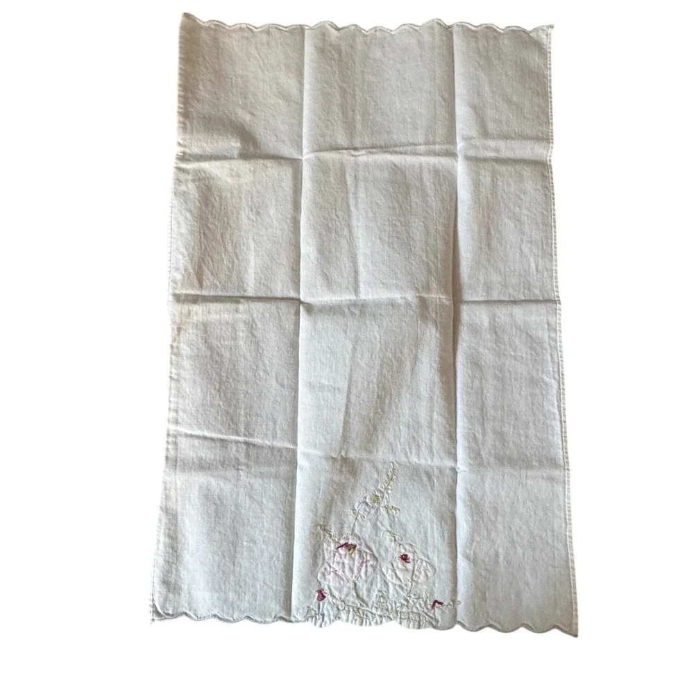 Vtg Hand‎ Embroidered Floral Tea Towel Guest Applique Scalloped White Cotton
